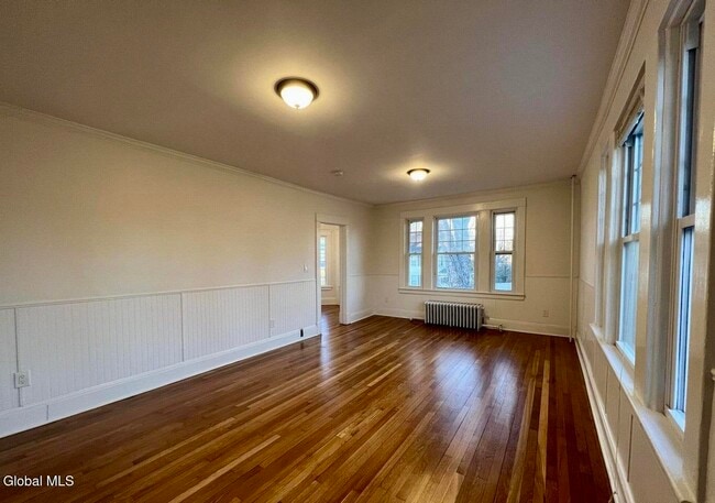 Building Photo - 14 Woodlawn Ave