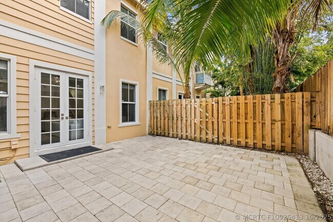 Building Photo - 515 SW 18th Ave