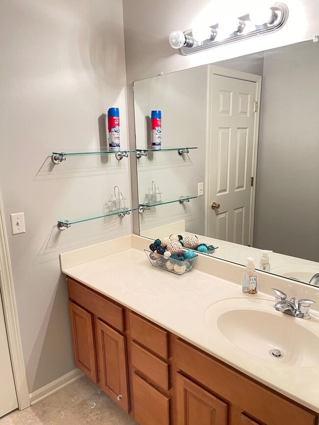 Building Photo - Beautiful 4 bed 2.5 bath 3000+sq ft
