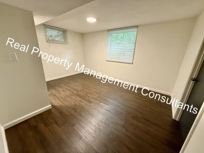 Building Photo - Cozy 2-Bedroom Lower-Level Home – All Util...