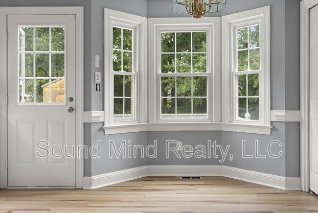 Building Photo - 933 Beechwood Dr