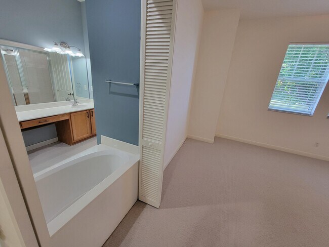 Building Photo - 685 Pacific Grove Dr