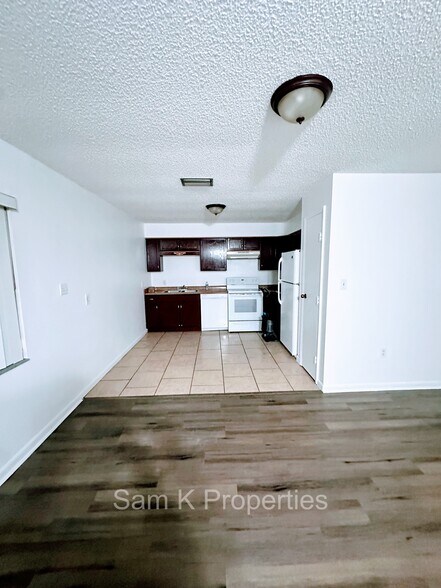 Building Photo - 331 W Alamo Dr