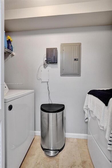 Building Photo - 19501 W Country Club Dr