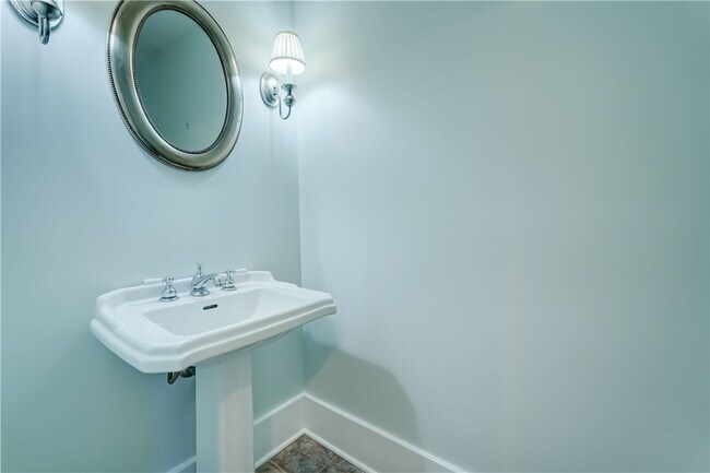 Building Photo - 106 Ellingwood Dr