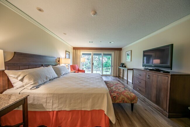 Building Photo - 707 Graves Ordinary