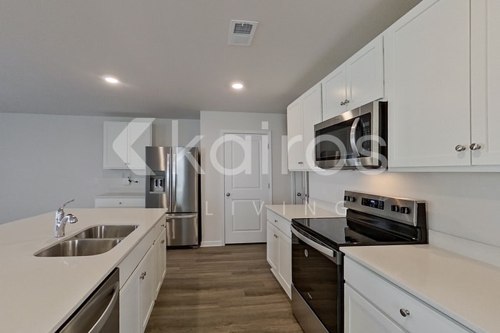 Building Photo - 126 Inez Ave