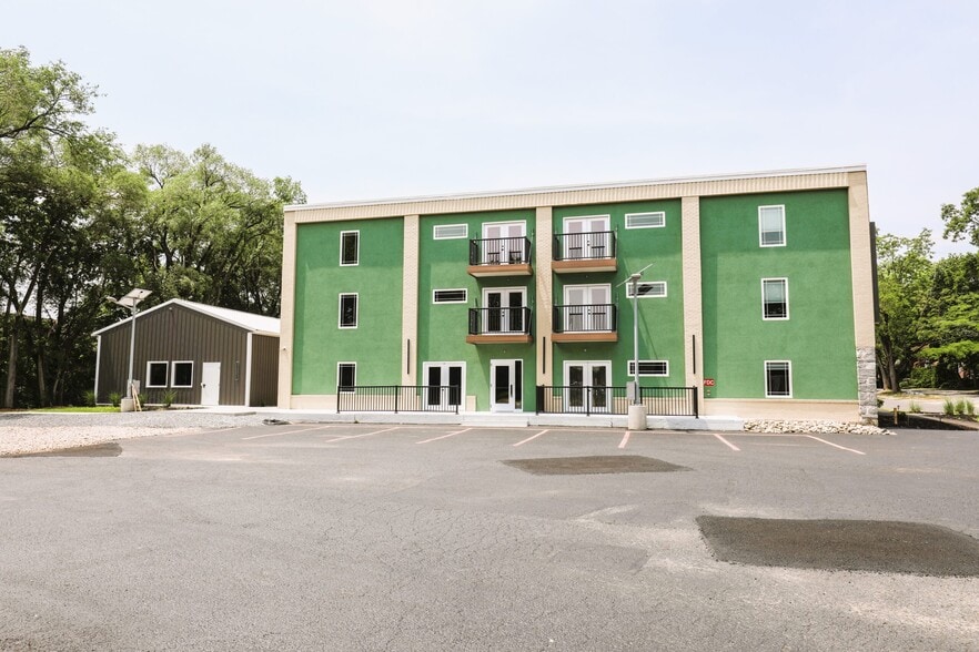 Building Photo - Spring Lake Apartments