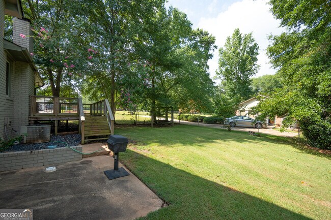 Building Photo - 1030 Carriage Hill Rd