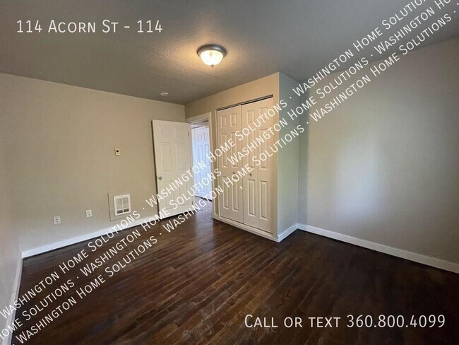 Building Photo - 114 Acorn St