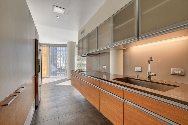 Building Photo - Veer Towers 1501E- 1Bd/1Ba Residence with Views of Waldorf Astoria/MGM/Airport