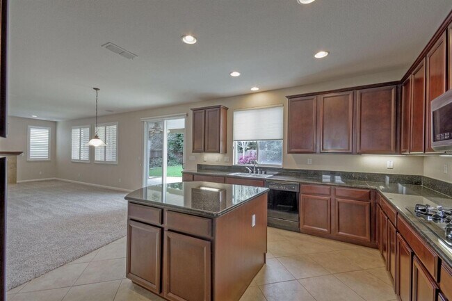 Building Photo - 4 Bedroom, 3 Bath - 3 Car Garage - Gorgeous!!!