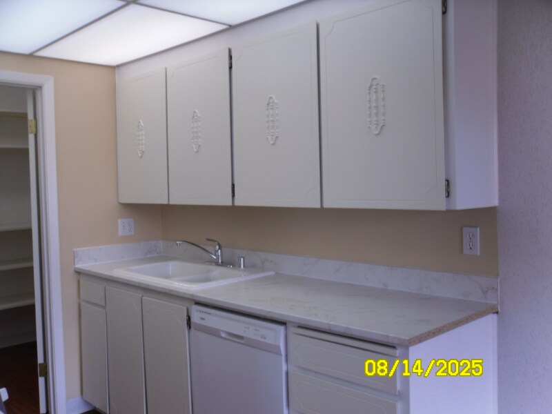 Building Photo - 5575 E Evergreen Blvd