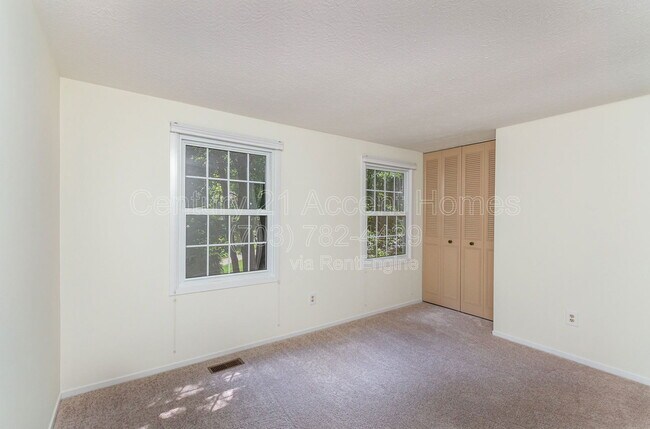 Building Photo - 7690 Middle Valley Dr