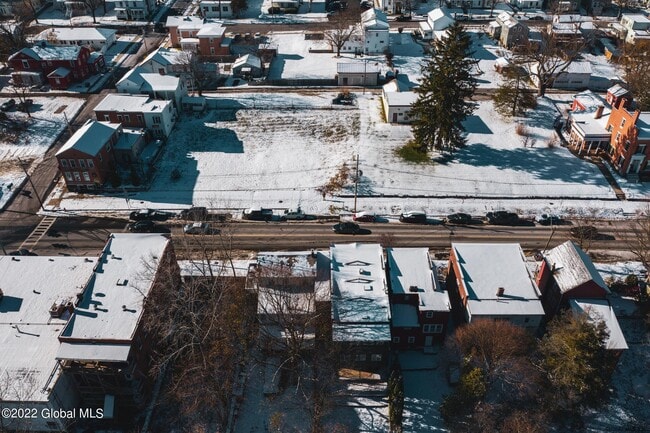 Building Photo - 140 Broad St