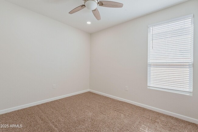 Building Photo - 2055 E Northwood Dr