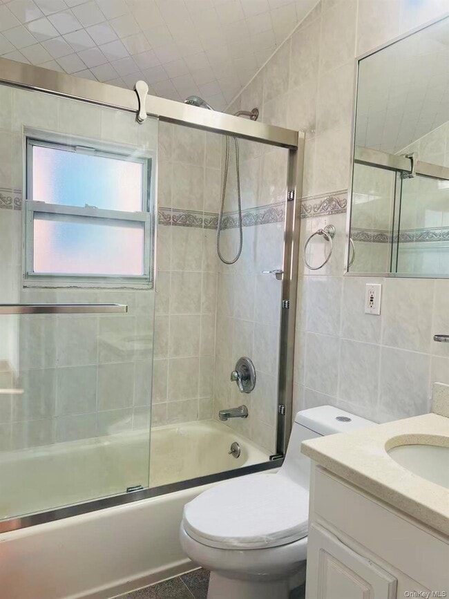 Building Photo - 64-48 Cloverdale Blvd