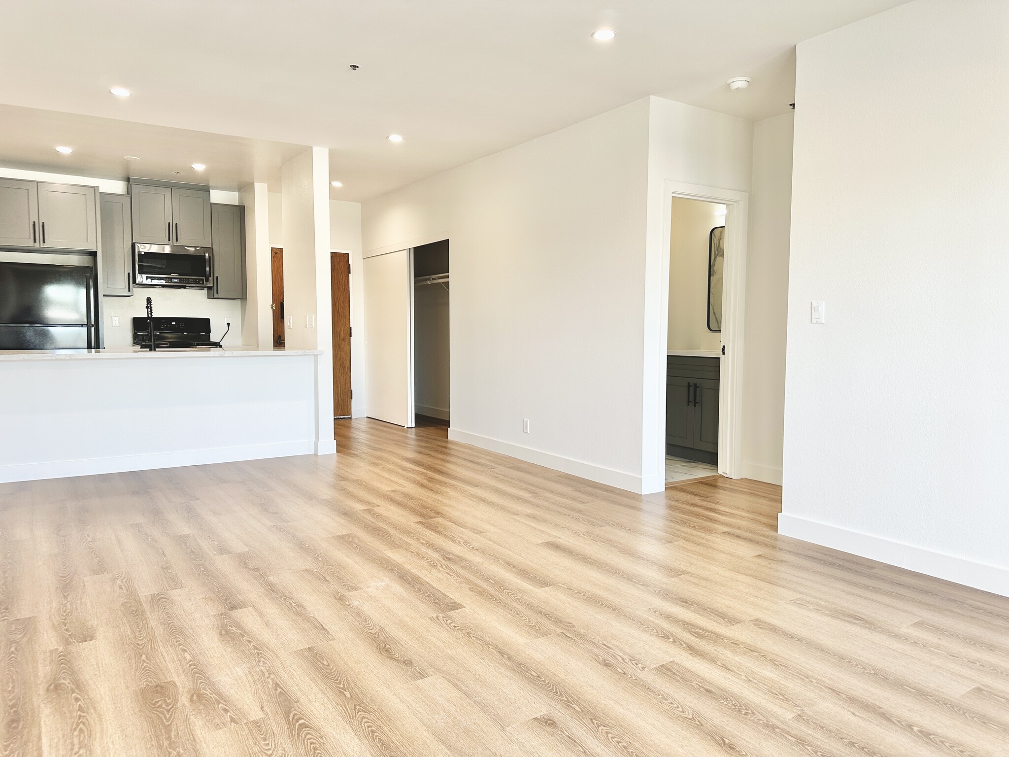 Building Photo - 1541 Ocean Ave