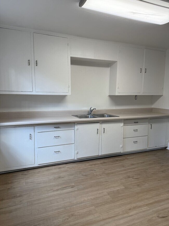 Primary Photo - $850 - I Bedroom 1 Bathroom Apartment - He...
