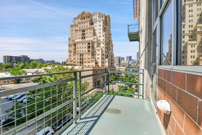 Building Photo - $3,100 - 2 Bed, 2 Bath Lofted Condo in Den...