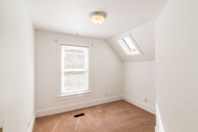 Building Photo - 812 Sybil St