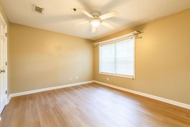 Building Photo - Marietta 2 bed/2 bath Condo!