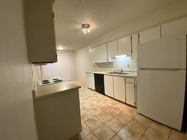 Building Photo - 3 Bedroom Condo for Rent - Hood River