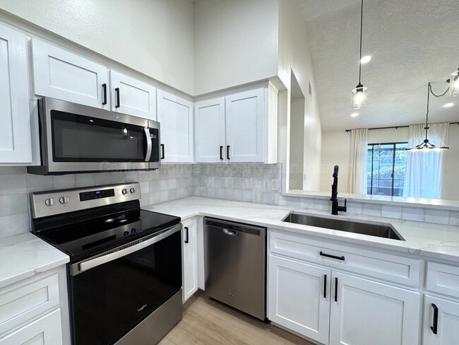 Building Photo - 9150 Palm Tree Dr