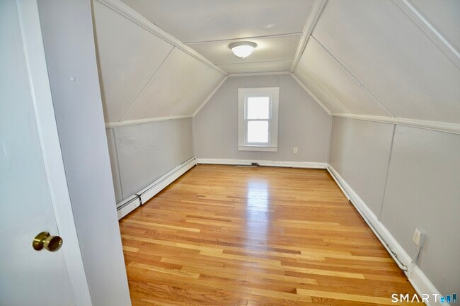 Building Photo - 203 Main St