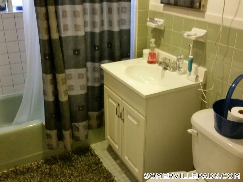 Building Photo - 402 Highland Ave