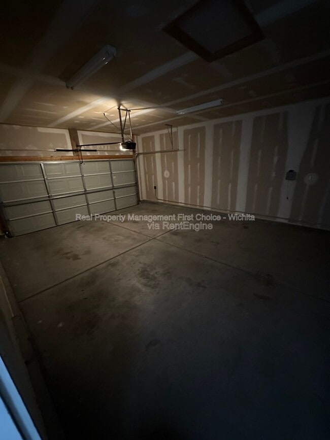 Building Photo - 748 Reflection Lake