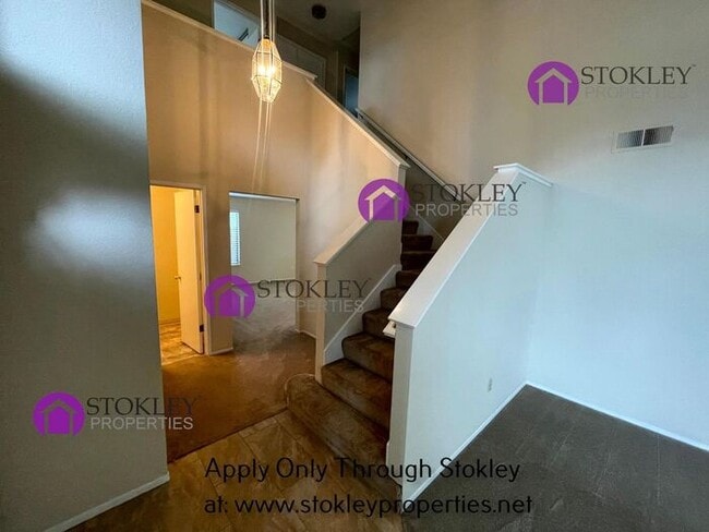 Building Photo - 1633 Lindbergh Dr