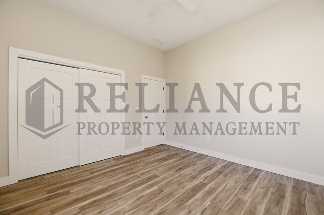 Building Photo - 619 Elmwood St