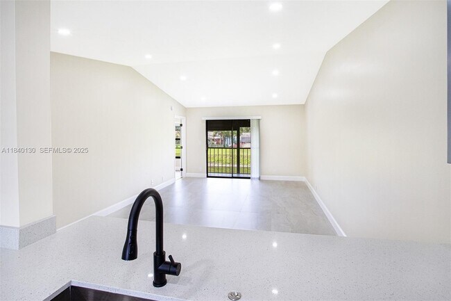 Building Photo - 9431 Boca Cove Cir