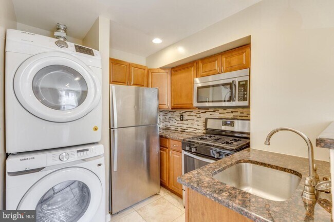 Building Photo - 662 N 33rd St