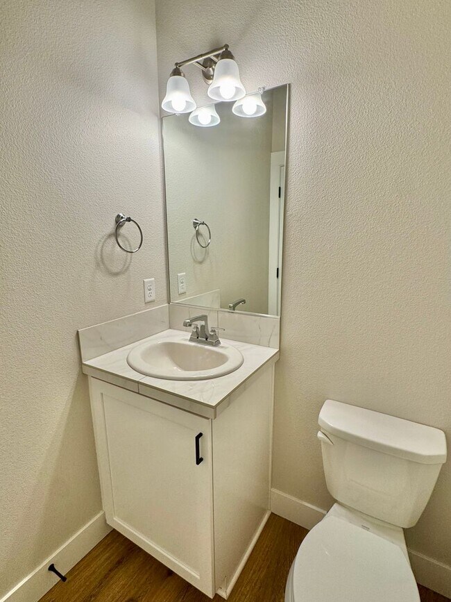 Building Photo - What Beauty! Live with serenity ~ Short distance to the heart of hazel Dell