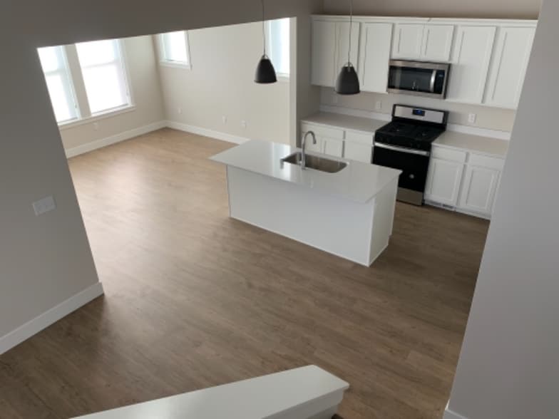 Building Photo - 6103 Farmstead Ave