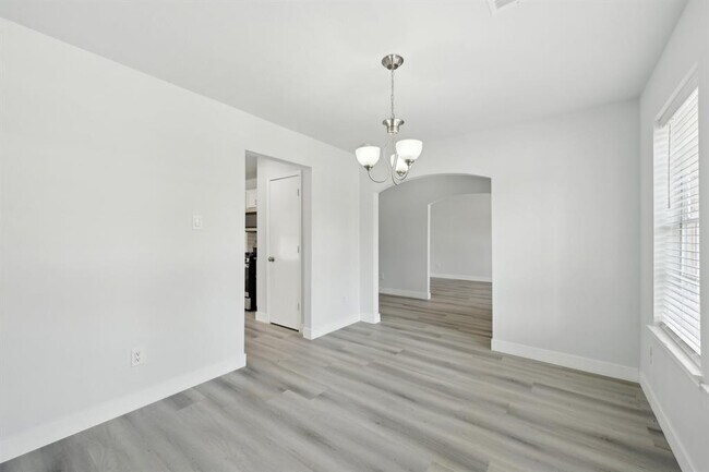 Building Photo - 2707 Shawna Lyn Dr