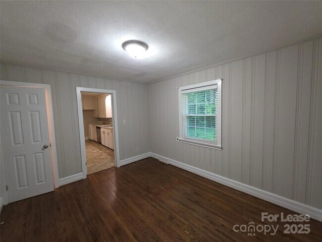 Building Photo - 4134 Sheridan Dr