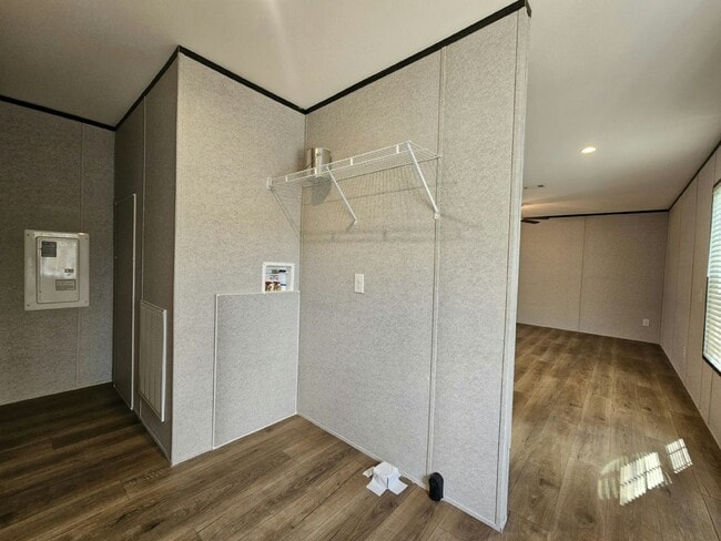 Building Photo - 1057 Myakka Dr