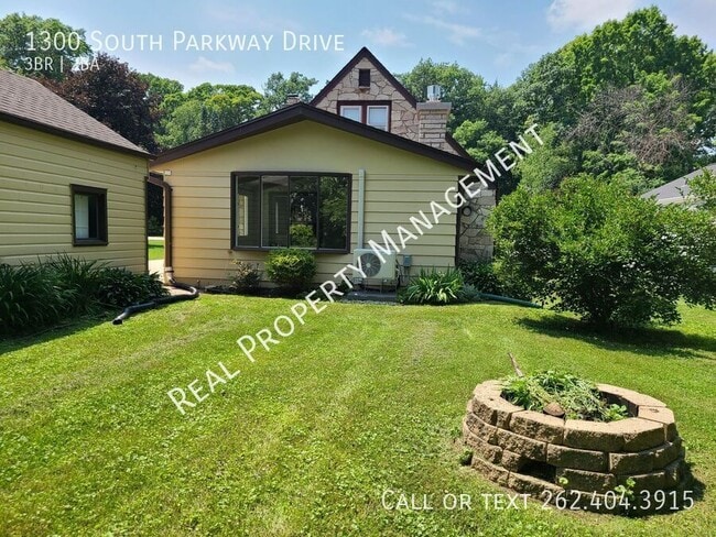 Building Photo - 1300 Parkway Dr