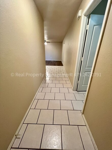 Building Photo - 207 H St