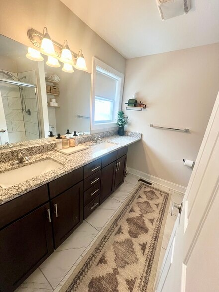 Building Photo - 309 Pasture Ln