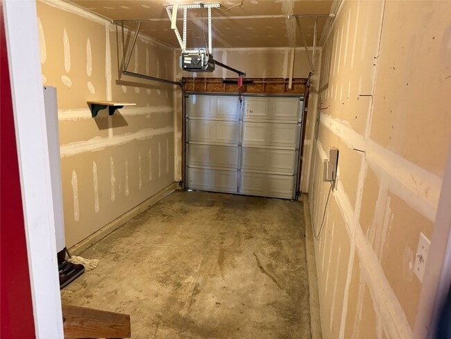 Building Photo - 911 Rolling Thunder Dr