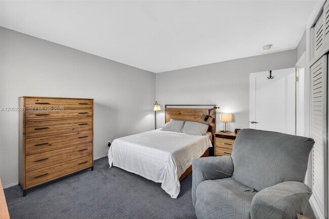 Building Photo - 419 S Crescent Dr