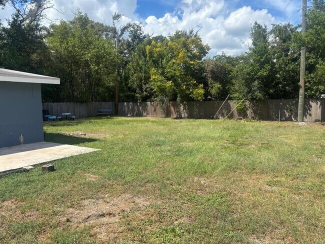 Building Photo - 1107 Leisure Ave