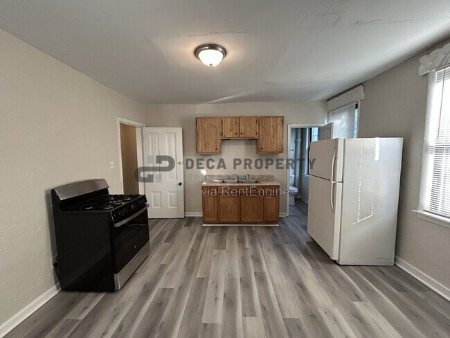 Building Photo - 205 Schirmer St