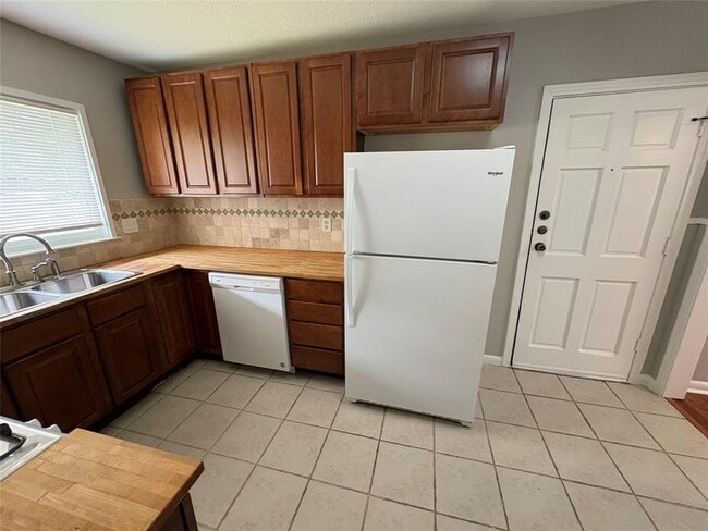Building Photo - 1307 Corona Dr
