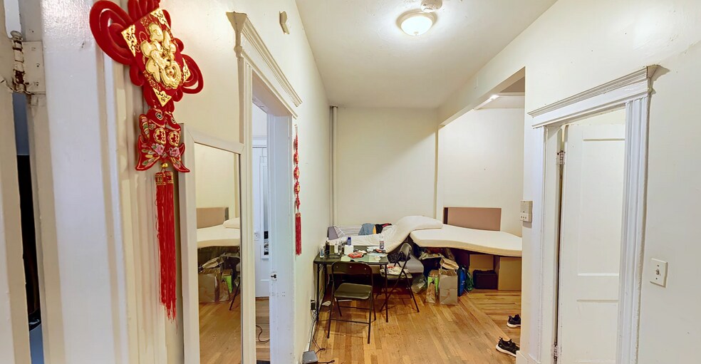 Building Photo - 126 Warren St