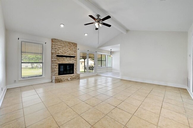 Building Photo - 509 Greenway Dr